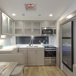 2025 Avenue 23ML Interior