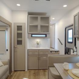 2025 Avenue 23ML Interior