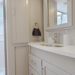 2025 Avenue 23ML Interior
