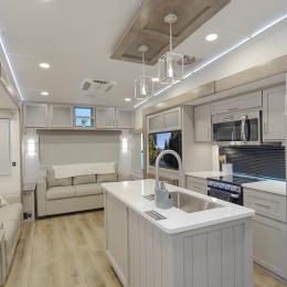 2025 Avenue 32RLS Interior