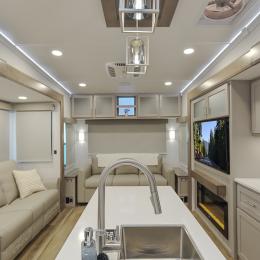 2025 Avenue 32RLS Interior