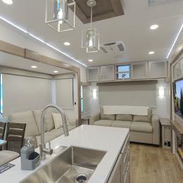 2025 Avenue 32RLS Interior