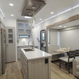 2025 Avenue 32RLS Interior
