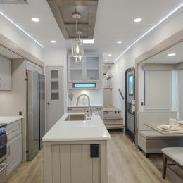 2025 Avenue 32RLS Interior