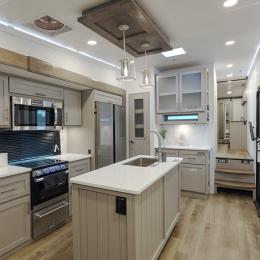 2025 Avenue 32RLS Interior
