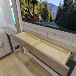 2025 Avenue 32RLS Interior