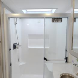 2025 Avenue 32RLS Interior