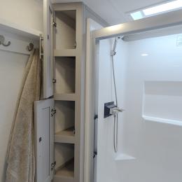 2025 Avenue 32RLS Interior