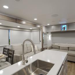 Avenue 332RL Interior