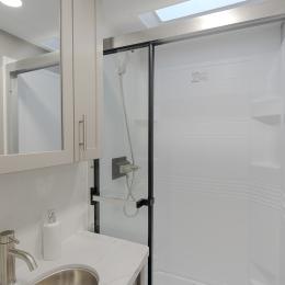 Avenue 332RL Interior
