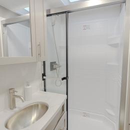 Avenue 332RL Interior