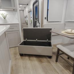 Avenue 332RL Interior