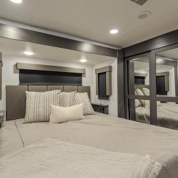 2025 Valor 36V11 Interior