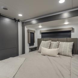 2025 Valor 36V11 Interior