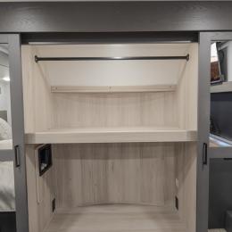 2025 Valor 36V11 Interior