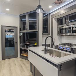 2025 Valor 41V16 Interior