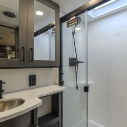 2025 Valor 41V16 Interior