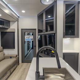 2025 Valor 41V16 Interior
