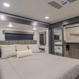 2025 Valor 41V16 Interior