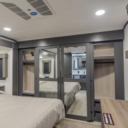 2025 Valor 41V16 Interior