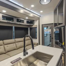 2025 Valor 41V16 Interior