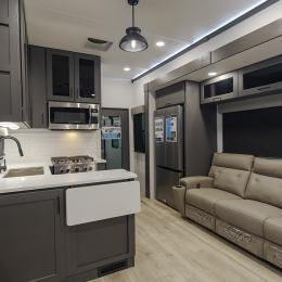 2025 Valor 40V13 Interior