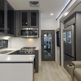 2025 Valor 40V13 Interior