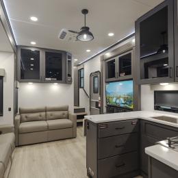 2025 Valor 40V13 Interior