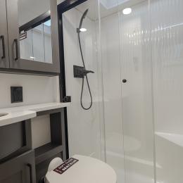 2025 Valor 40V13 Interior
