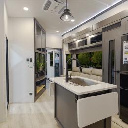 2025 Valor 42V14 Interior