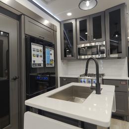 2025 Valor 42V14 Interior