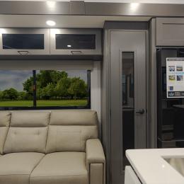 2025 Valor 42V14 Interior