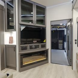 2025 Valor 44V14 Interior