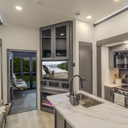 2025 Valor 32A10 Interior