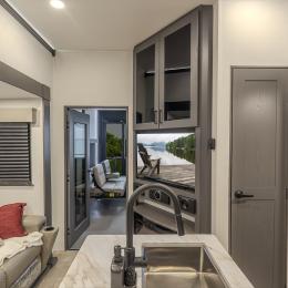 2025 Valor 32A10 Interior