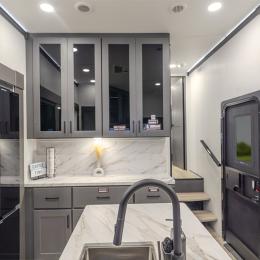 2025 Valor 32A10 Interior