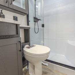 2025 Valor 32A10 Interior