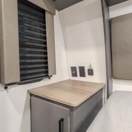 2025 Valor 32A10 Interior