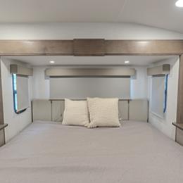 2026 Avenue 33RKS Interior
