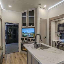 2026 Valor 32A10 Interior