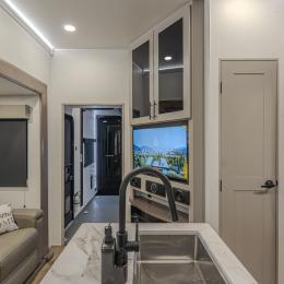 2026 Valor 32A10 Interior