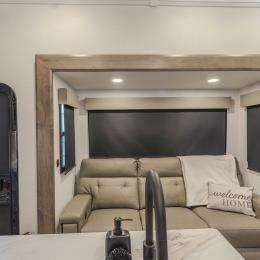 2026 Valor 32A10 Interior