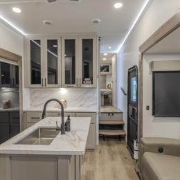 2026 Valor 32A10 Interior