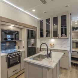 2026 Valor 32A10 Interior