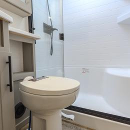 2026 Valor 32A10 Interior