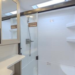 2026 Valor 32A10 Interior