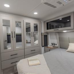 2026 Valor 32A10 Interior