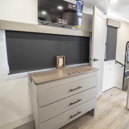 2026 Valor 36V11 Interior