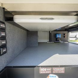 2026 Valor 36V11 Interior