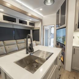 2026 Valor 36V11 Interior